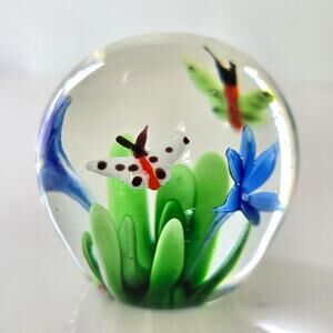 Dynasty Gallery Heirloom Collectibles Paperweight Glass Butterfly Flower Garden